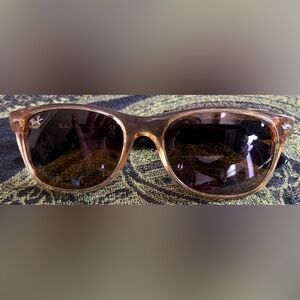 Ray-Ban two toned in Blk/Amber.